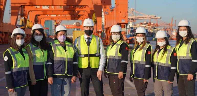 Mersin Limanı’nda 7 kadın puantör göreve başladı