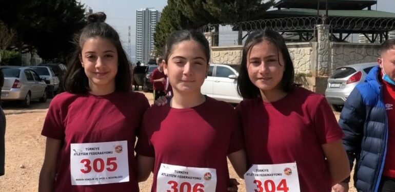 Kır Çiçekleri’nden 7 sporcu, ‘Mersin Atletizm İl Karması’na katılma hakkı kazandı