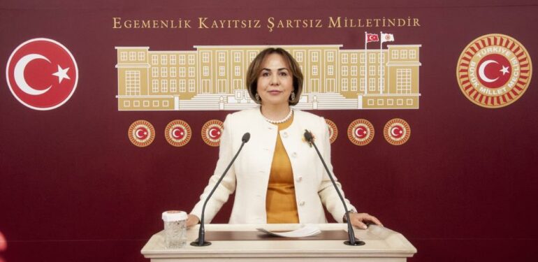 AK Parti’li Yılmaz: “Gazetecilere saldırı düzenlenmesi asla kabul edilemez”