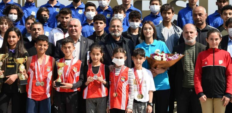 Başkan Bozdoğan, şampiyon sporcularla bir araya geldi