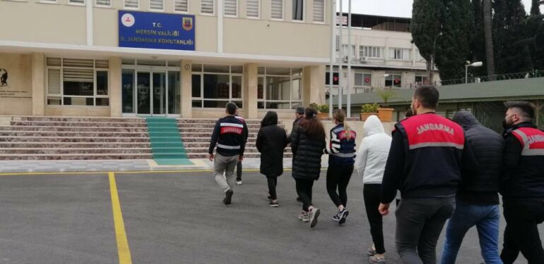 Mersin’de sosyal medya dolandırıcılarına operasyon: 8 gözaltı