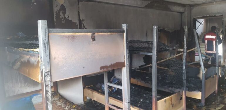 Tarsus’ta öğrenci yurdunda yangın