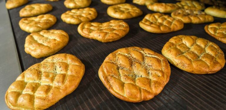 Mersin Büyükşehir Belediyesi, Ramazan pidesini 2,5 liradan satışa sunuyor