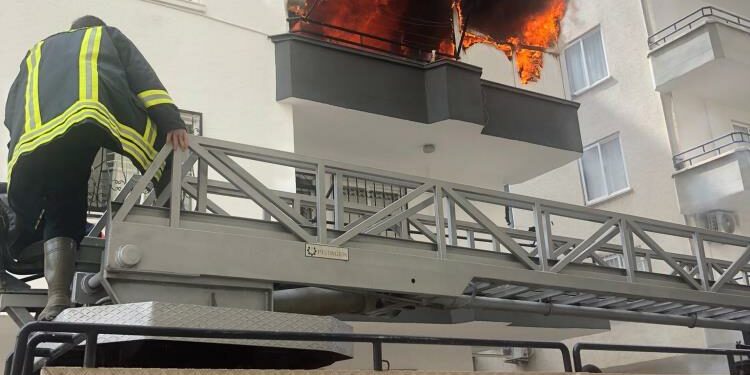 Mersin’de ev yangını