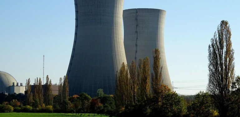 Dünyada nükleer santral yatırımları hız kazandı