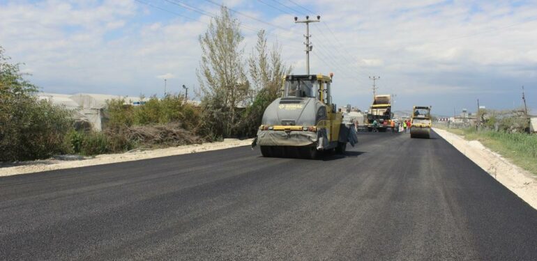 Adanalıoğlu’nda üreticilerin yolları yenileniyor
