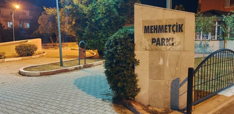 Parkta bıçaklı kavga: 1 ölü