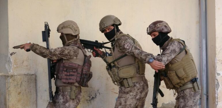 Mersin’de DEAŞ’a operasyon: 12 gözaltı