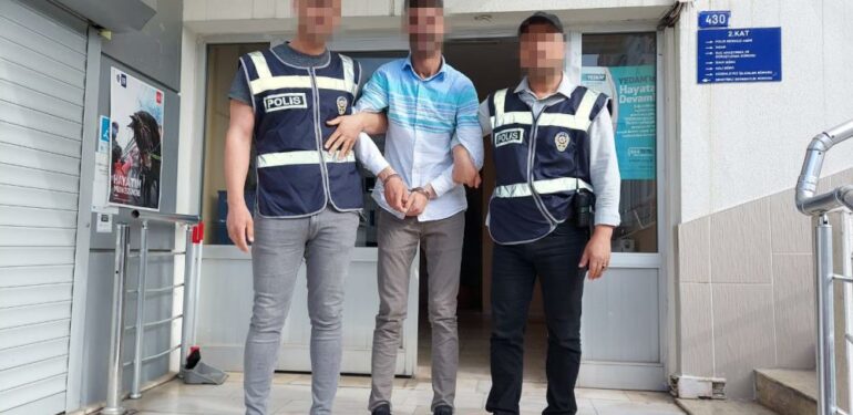 Hırsızlıktan aranma kaydı bulunan 1 kişi, hırsızlık yaparken suç  üstü yakalandı