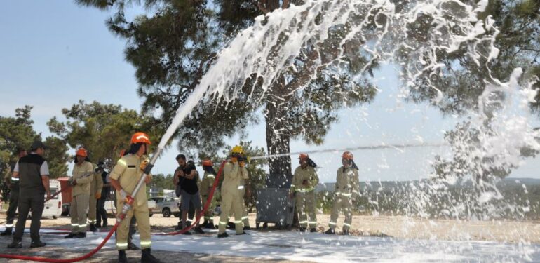 Ateş savaşçıları yangınlara hazır