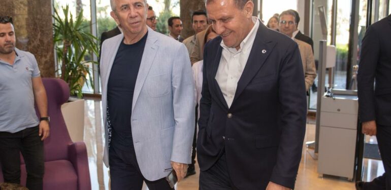 CHP’li belediye başkanları Mersin’de