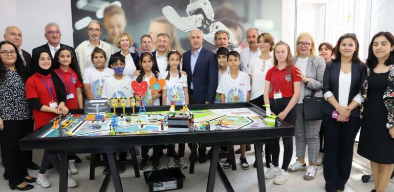 Ahmet Şimşek Ortaokulu Robotik Kodlama Atölyesi törenle açıldı