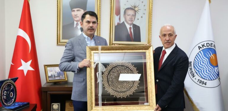 Başkan Gültak, Bakan Kurum’a projelerini anlattı