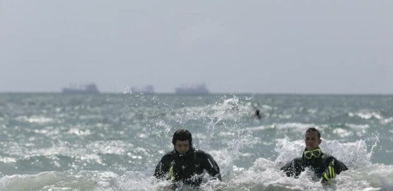 Mersin’de denizde kaybolan genci arama çalışmaları sürüyor