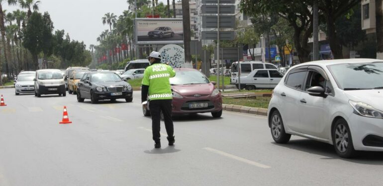 Mersin’de trafiğe kayıtlı araç sayısı her geçen gün artıyor