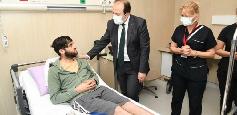 Mersin Valisi Pehlivan, Şehir Hastanesini ziyaret edip, incelemelerde bulundu