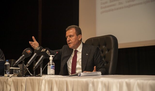 CHP’Lİ SEÇER’İN AYARLARI BİTMİYOR! HIZINI ALAMAYAN SEÇER, ŞİMDİDE TOPKARA’NIN MİKROFONUNU KAPATTI!