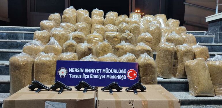 Mersin’de 5 tabanca ve 290 kilo kaçak tütün ele geçirildi