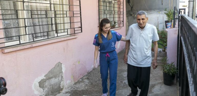 Belediyenin fizyoterapi hizmeti sayesinde ayağa kalktı