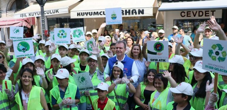 Özel çocuklardan çevre temizliği