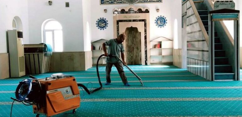 Akdeniz’de ibadethanelerde ilaçlama ve yıkama çalışmaları sürüyor