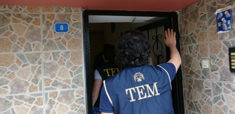 Mersin polisinden FETÖ yapılanmasına darbe: 42 gözaltı