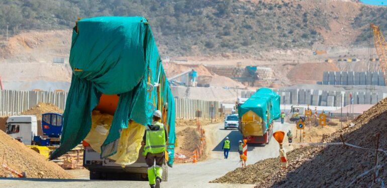 Akkuyu NGS’nin 1’inci ünitesinde kullanılacak polar vinç inşaat sahasına ulaştı