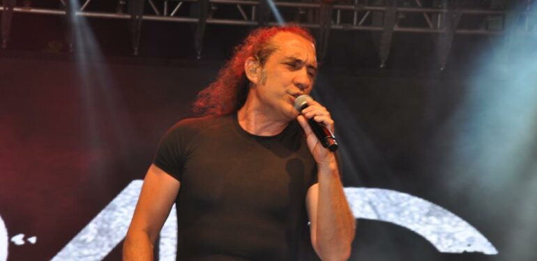 Kıraç sahnede Silifke yoğurdu yedi