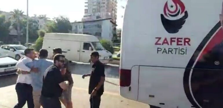 Ümit Özdağ’ın konvoyunda kaza gerginliği