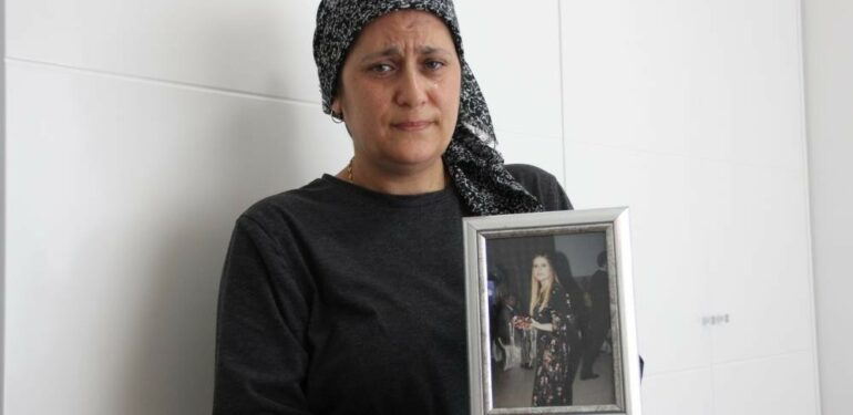 Sokak ortasında öldürülen genç kızın annesi adalet istiyor: “Pınar Gültekin gibi olmasın”