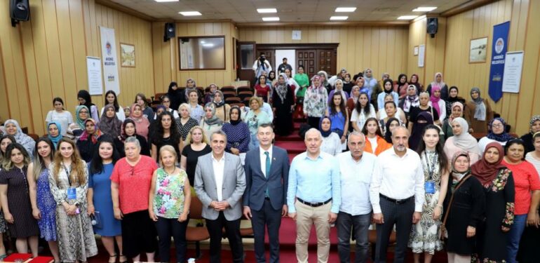 Kadın Sağlığı ve Gebelik Eğitimini tamamlayan anneler sertifikalarını aldı