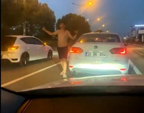 Trafikteki aileye dehşeti yaşattı