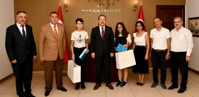 LGS birincileri mutluluklarını Vali Pehlivan ile paylaştı