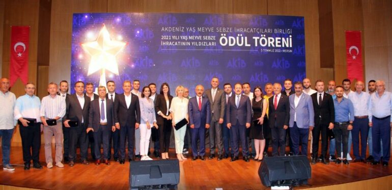 Yaş meyve sebze ihracatının yıldızları ödüllendirildi