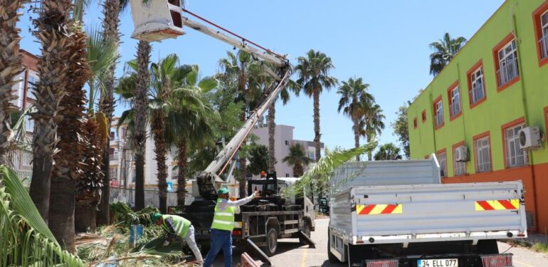 Toroslar’da okulların çevre düzenlemesi yapılıyor