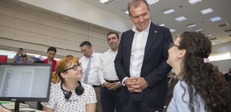 Seçer, YKS Tercih Danışmanlığına başvuran öğrencilerle buluştu