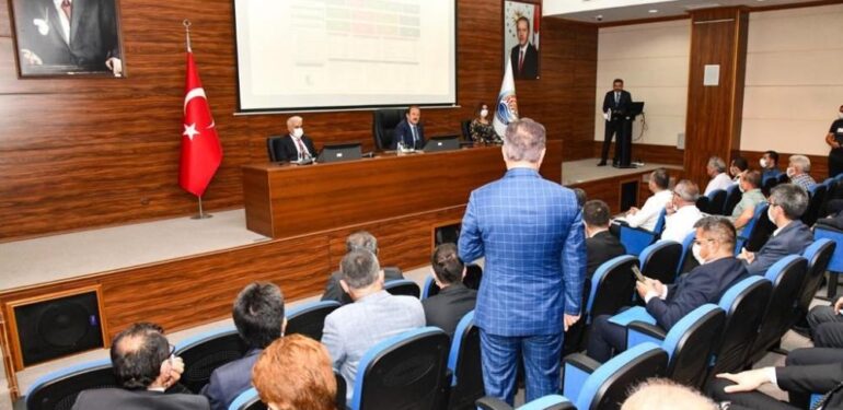 Vali Pehlivan: “Yatırımlar sürüyor, çarklar dönüyor”