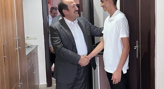 Vali Pehlivan Sınavda Türkiye 9’uncusu Tükenmez’i tebrik etti