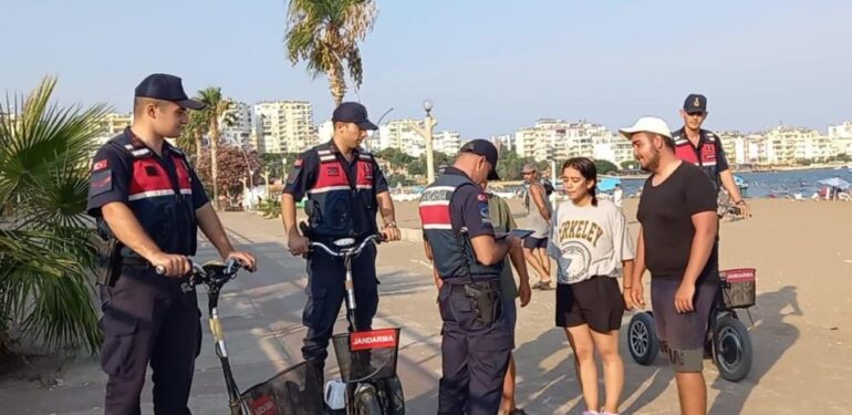 Scooterlu jandarma ekipleri devriyede