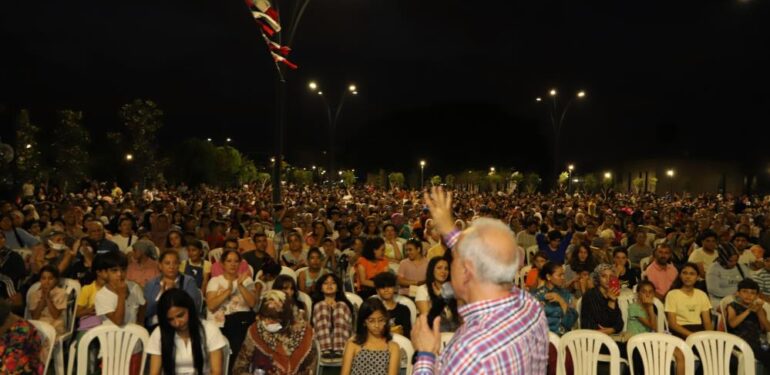 Mersin’de binlerce kişi açık havada ‘Bergen’ filmini izledi