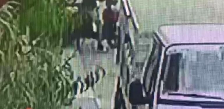 Motosikletini çaldığı iddia ettiği kişiden istedi, silah ve bıçakla karşılık aldı