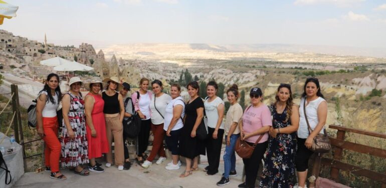 Akdenizli kadınlar Kapadokya turuna çıktı