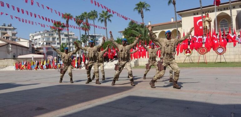 Jandarma komandoların yaptığı hareketler büyük beğeni topladı