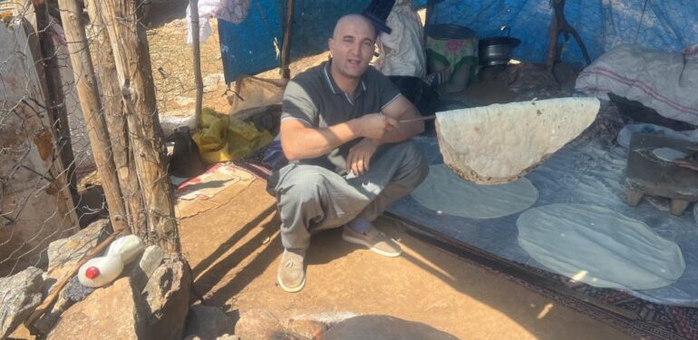 Kepenek ve şalvar giydi çobanlık yaptı bazlama pişirdi