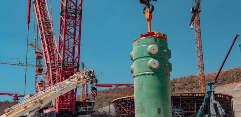 Akkuyu NGS 2’nci güç ünitesinin reaktör basınç kabı kuruldu