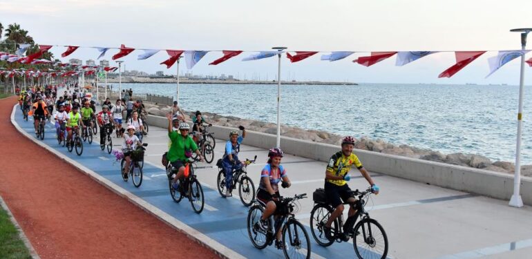 Mersin’de bisikletseverler ‘Bisiklet Turu’nda buluştu