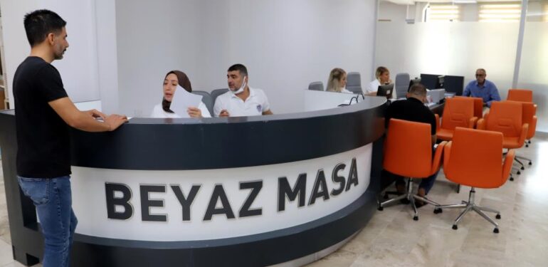 Akdeniz Belediyesi, beyaz masa ile vatandaşın yanında
