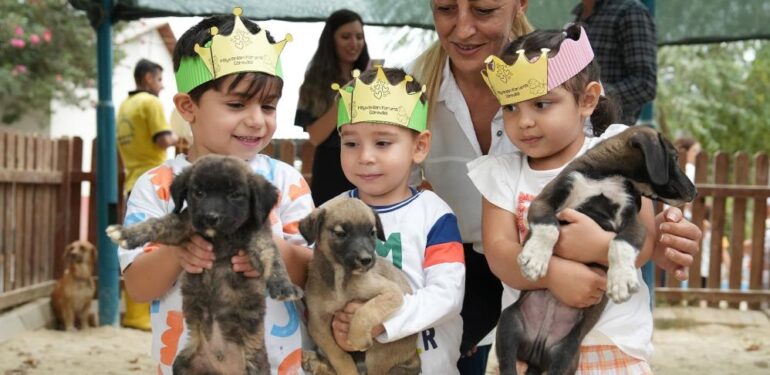 Minikler, hayvan dostlarıyla bir araya geldi