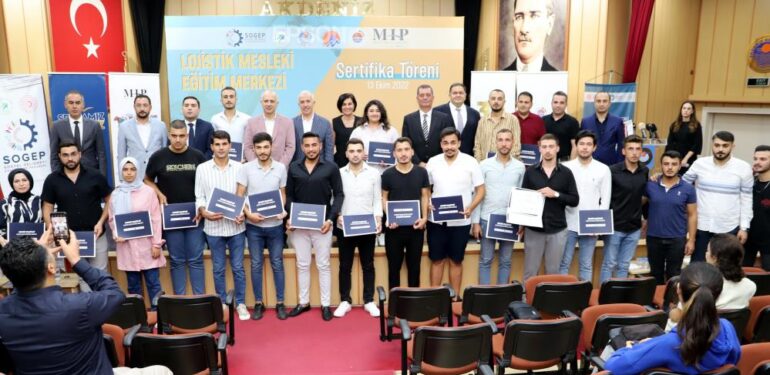Simülatörlü vinç operatörlüğü eğitimini tamamlayanlar sertifikalarını aldı