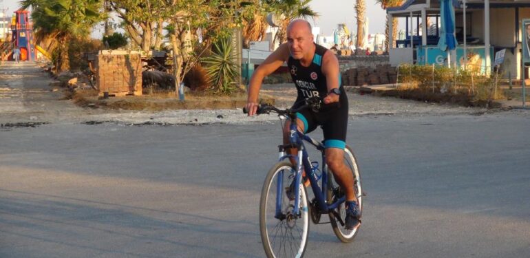 Engelli bisikletçi sahilde Dünya Kupasına hazırlanıyor